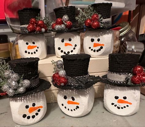 Dollar Tree Foam Dice Crafts Fall, Foam Dice Christmas Crafts, Wood Dice Crafts, Dollar Tree Wood Dice Crafts, Dollar Tree Wooden Cube Crafts, Foam Dice Marshmallows, Wooden Dice Crafts, Dollar Tree Dice Snowman, Dollar Tree Foam Dice Crafts