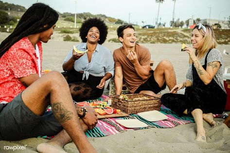 Friends having a picnic at the beach | premium image by rawpixel.com / Edgar Castrejon Picnic At The Beach, Beach Friends, Vegan Sandwich, Picnic Party, Romantic Dates, A Picnic, Beach Picnic, Cold Meals, Beach Photos