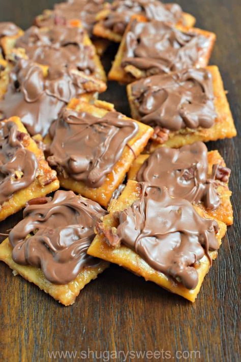 Saltine Cracker Toffee, Saltine Cracker, Saltine Toffee, Homemade Toffee, Cracker Toffee, Christmas Candies, Cooking Meals, Toffee Recipe, Shugary Sweets