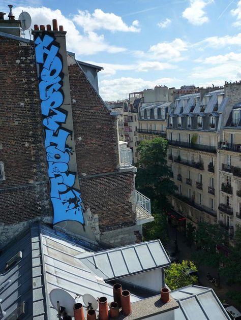 hour horfe blue rooftop paris Urban Art Graffiti, Spray Can Art, Paris Rooftops, Tag Street Art, Graffiti Piece, Graffiti Photography, Street Art Paris, Graffiti Tagging, Graffiti Style Art