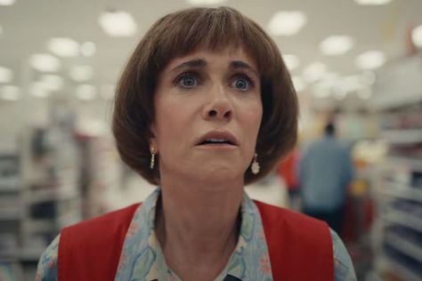 Kristen Wiig Snl, Snl Characters, Target Lady, Trailer Film, James Anderson, Photo Bank, Kristen Wiig, Bowl Cut, Night Live