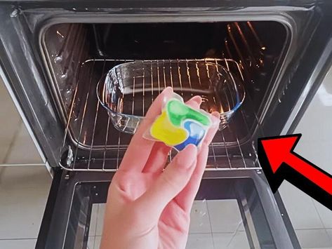 Easy No-Scrub Oven Cleaning Hack - NewsBreak Oven Cleaning Hacks, When Someone Hurts You, Hospice Nurse, Leftover Pumpkin, Apple Cinnamon Muffins, Pregnant Mother, Oven Canning, Oven Cleaning, Clever Hacks