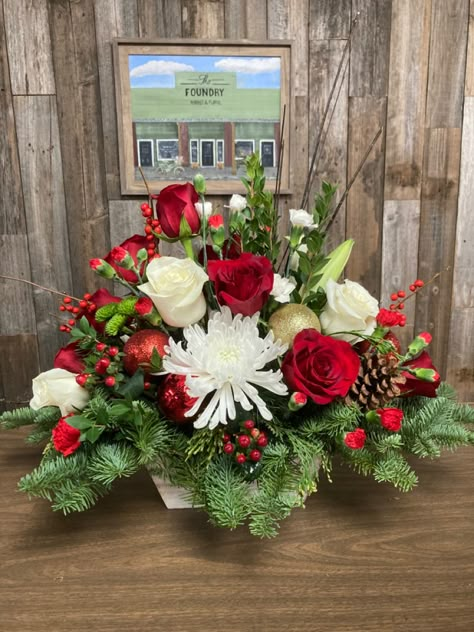 Christmas Altar Flowers, Christmas Flower Arrangements For Graves, Christmas Flower Bouquet Ideas, Large Christmas Floral Arrangements, Easy Christmas Floral Arrangements, Christmas Artificial Flower Arrangements, Christmas Flower Arrangements Diy, Xmas Bouquets, Christmas Flower Arrangements Ideas