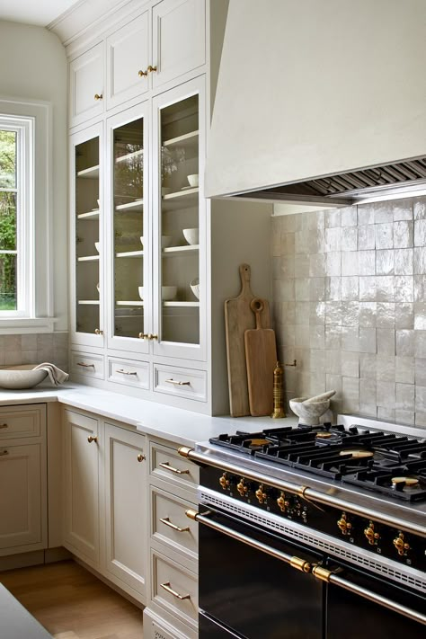 Stove Alcove, Lake Kitchen, Harrison Design, Classic White Kitchen, Modern English, Classic Kitchen, White Cabinetry, Furniture Office, Cottage Kitchen