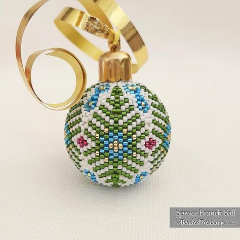 Spruce Branch, Christmas Ornaments Balls, Beaded Christmas Decorations, Free Jewellery Making Tutorials, Valentines Bracelets, Beaded Bead, Bead Crochet Patterns, Ornament Tutorial, Beaded Christmas Ornaments