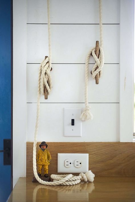 Kitchen of the Week: A Compact, Nautical Entertaining Kitchen on Cape Cod - Remodelista Cape Cod Cottage Interiors, Nautical Kitchen Decor, Cape Cod Beach House, Falmouth Massachusetts, Cape Cod Decor, Beach House Colors, Cape Cod Beach, Nautical Kitchen, Nautical Interior