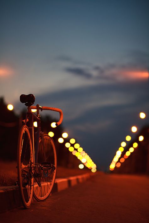 Good Morning Cycling Photography, Velo Vintage, Bike Photography, Street Lights, Bike Photo, Bicycle Art, Cycling Art, Bike Art, Beautiful Nature Pictures