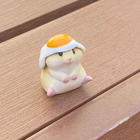 Little cute hamster figurine Sculpting Projects, Easy Clay Sculptures, Cute Hamster, Polymer Clay Figures, Tanah Liat, Clay Diy Projects, Clay Crafts Air Dry, Keramik Design, Polymer Clay Diy