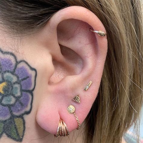 Jazzing up @tattoosbyjaclyn left ear. Stacked rings in her old stretched lobes. Pierced her 3rd hole about 6 months ago, her 4th hole about… Ear Piercings Ideas, Piercings Ideas, Stretched Ear, Double Ear Piercings, Stacked Rings, Cool Ear Piercings, Pretty Ear Piercings, Stretched Lobes, Jewelry Tattoo