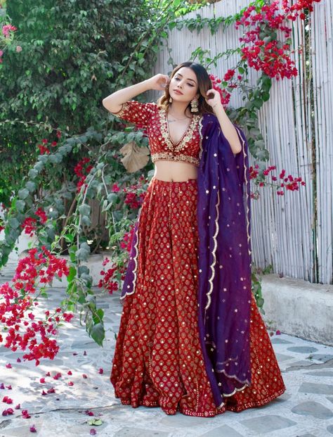 Lehanga For Bridesmaids, Lehnga Designs For Bridesmaid, Traditional Dress Ideas, Bridesmaid Dresses Indian, Bridesmaid Outfits, Gorgeous Bridesmaid Dresses, Red Bridesmaid, Simple Lehenga, Indian Outfits Lehenga