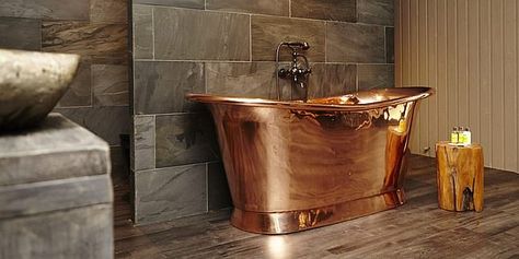 Meghan and Harry have had installed a designer bath in Frogmore Cottage. The £5,000 cooper... Bath Bathroom Ideas, Copper Bathroom Fixtures, Copper Bathtub, Bath Luxury, Luxury Tub, Slipper Bath, Copper Tub, Copper Bath, Copper Bathtubs