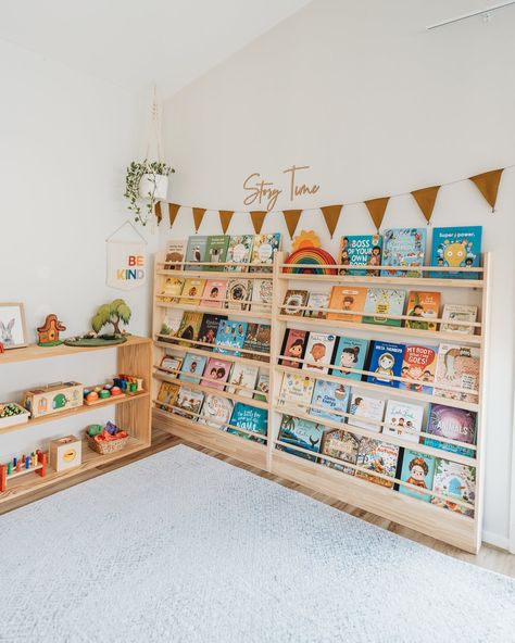 Playroom Bookshelves, Cool Playroom Ideas, Shelf Clutter, School Playroom, Montessori Playroom Ideas, Front Facing Bookshelf, Montessori Bookshelf, Baby Playroom, Montessori Playroom