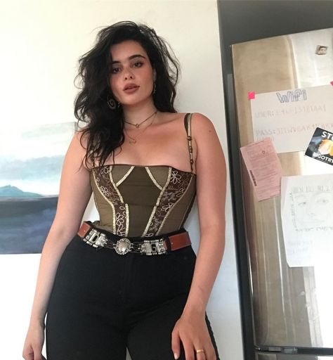 I can't breathe in this galliano corset Barbie Ferreira, Jeans Trend, Plus Size Looks, Makijaż Smokey Eye, Moda Vintage, Mode Inspo, Curvy Girl Outfits, Curvy Outfits, Look Plus