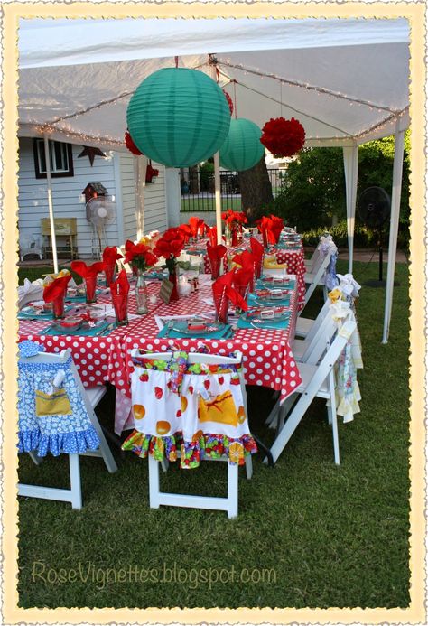 Rose Vignettes: A Bridal Shower With a Retro Desperate Housewives Theme Pioneer Woman Birthday Party Theme, Pioneer Woman Themed Party, 50s Bridal Shower Ideas, Retro Bridal Shower Ideas, Pioneer Woman Birthday Party, Teal Decorations, 1950s Bridal Shower, Fun Bachelorette Party Games, 50's Housewife