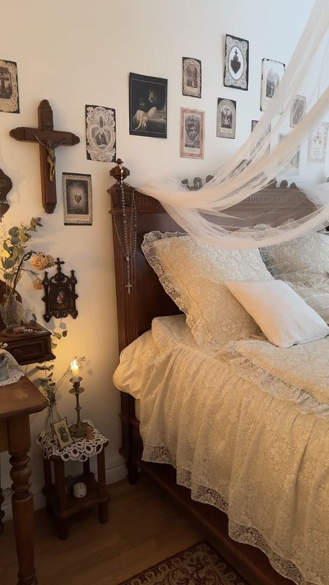 Western Goth, Hanging Candle, Dreamy Room, Vintage Room, Dream Room Inspiration, Dream Apartment, Apartment Inspiration, Room Inspiration Bedroom, Bedroom Aesthetic