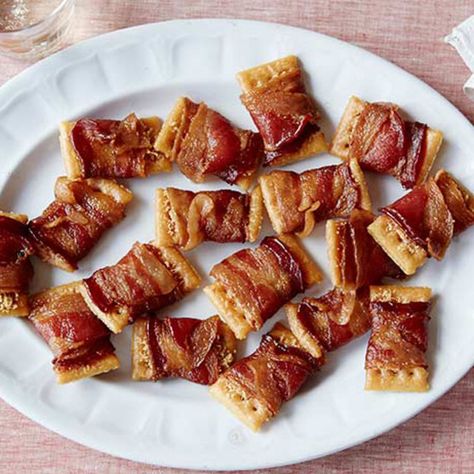 Holiday Bacon Appetizers, Holiday Appetizers Thanksgiving, Stuffed Pastry, Pastry Pinwheels, Bacon Recipes Appetizers, Holiday Appetizers Christmas, Ree Drummond Recipes, Gluten Free Puff Pastry, Holiday Appetizers Easy