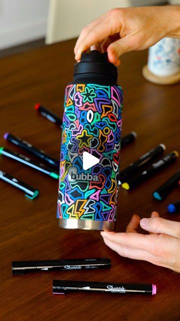 Sharpie on Instagram: "POV: taking your @bubbabrands water bottle game to the next level with @sharpie Creative Markers! 🔥" Sharpie Creative Markers, Sharpie Creative Markers Ideas, Water Bottle Painting Ideas, Markers Ideas, Bottle Game, Water Bottle Art, Sharpie Markers, Bottle Painting, Bottle Art