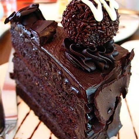 Chocolate Dreams, Ferrero Rocher, Chocolate Lover, Strawberry Cake, Cakepops, Chocolate Desserts, Let Them Eat Cake, Food Cravings, Chocolate Recipes