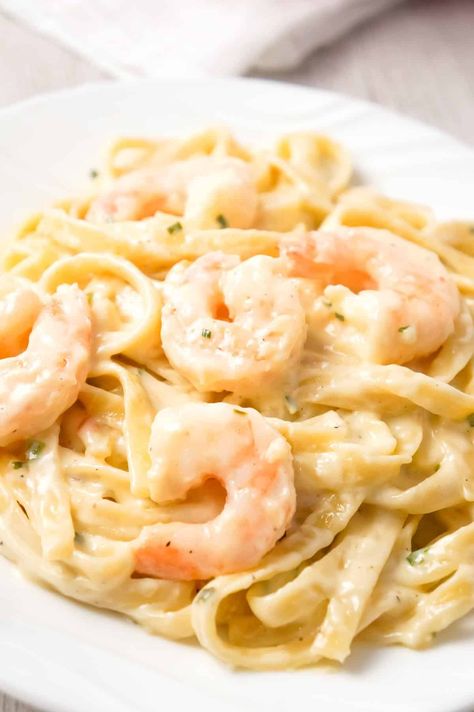 Fettuccine Alfredo with Shrimp is a delicious seafood pasta recipe with a creamy garlic parmesan sauce. Fettuccine Alfredo With Shrimp, Cook Frozen Shrimp, Alfredo With Shrimp, Shrimp Pasta Recipes Creamy, Baked Chicken Alfredo Pasta, Shrimp Alfredo Recipe, Shrimp Fettuccine Alfredo, Shrimp Fettuccine, Pasta Alfredo