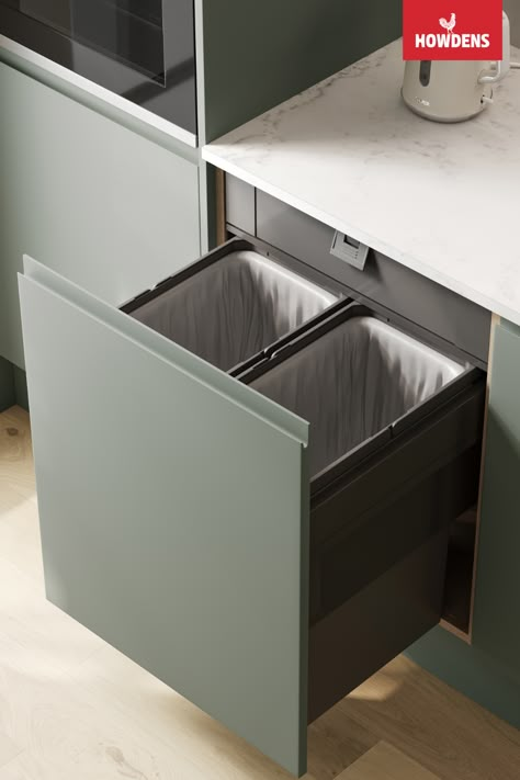 In need of kitchen bin storage ideas or kitchen bin ideas? Howdens Integrated Kitchen Bins will keep your modern kitchen design clean and tidy. This kitchen bin drawer allows recycling and waste products to be separated in a single unit, perfect for your kitchen organization ideas. This kitchen storage solution maximises kitchen storage organization in a contemporary kitchen design and creates an area that is free of clutter. Pair with green kitchen cabinets and a grey marble worktop kitchen. Compost Bin In Kitchen, Integrated Kitchen, Kitchen Bins, Kitchen Waste Bin, Modern Kitchen Storage, Modern Kitchen Cabinet Design, Kitchen Drawer Organization, Kitchen Interior Design Modern, Modern Kitchen Cabinets