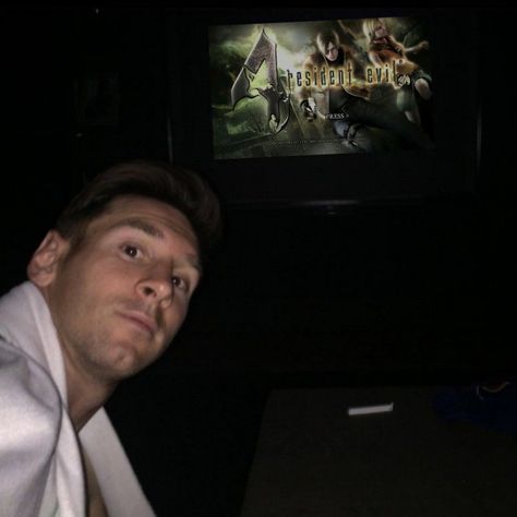 leo messi resident evil 4 meme Cursed Resident Evil Images, Resident Evil Leon Icons, Resident Evil Cursed, Resident Evil Icons, Evil Meme, Evil Pictures, Funny Pfp, Pink Hair Anime, Resident Evil 2