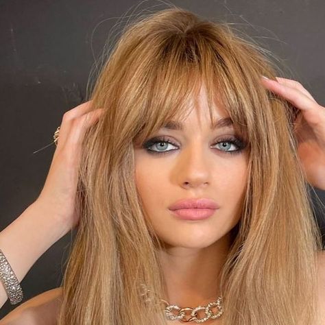 POPSUGAR Beauty on Instagram: "Next up on the Birkin-bang train — Joey King updated her honey-blond hair with wispy strands that perfectly complemented her smoky glam. For a closer look, head to our 🔗 in bio. 📷: @dimitrishair" Jane Birkin Bangs, Birkin Bangs, Bold Haircuts, Joey King, Popsugar Beauty, Wispy Bangs, Long Bangs, Celebrity Hair Stylist, Jane Birkin