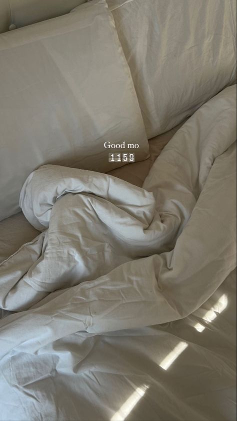 White sheets, good morning, morning routine, morning colors, white aesthetic Aesthetic Morning Routine Pictures, Mornight Aesthetic, Morning Routine Photos, Late Morning Aesthetic, Matin Aesthetic, Lazy Morning Aesthetic, Late Morning Routine, Morning After Aesthetic, Waking Up Aesthetic