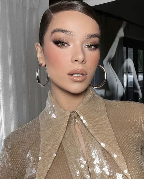 Hailee Steinfeld Makeup, Bronze Palette, Red Carpet Makeup, Bad Dresses, Bridal Glam, Patrick Ta, Special Occasion Hairstyles, Glam Makeup Look, Danielle Rose Russell