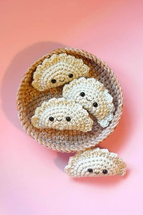 Crochet Dumpling Pattern - thecaffeinatedsnail.com Crochet Dumpling Pattern, Crochet Food Free Patterns Easy, Small Crochet Animals Free Patterns, Crochet Dumpling, Small Crochet Gifts, Knitting Gloves Pattern, Amigurumi Food, Crochet Store, Crochet Baby Toys