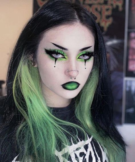 Maquillage Goth, Fete Emo, Goth Eye Makeup, Drag Make-up, Cute Halloween Makeup, Punk Makeup, Cute Eye Makeup, Alt Makeup, Graphic Makeup