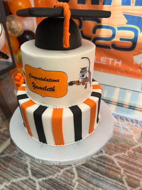 Black And White Graduation Cake, White Graduation Cake, Grad Party Decorations, Graduation Cake, Orange Cake, Graduation Cakes, Grad Party, Grad Parties, Orange Black