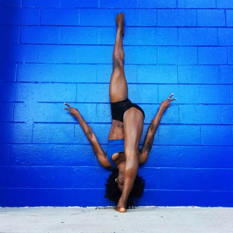 nice Yoga Inspo, Estilo Fitness, Pose Yoga, Yoga Exercises, Yoga Photography, Black Yoga, Yoga Stretches, Handstand, Workout Outfit