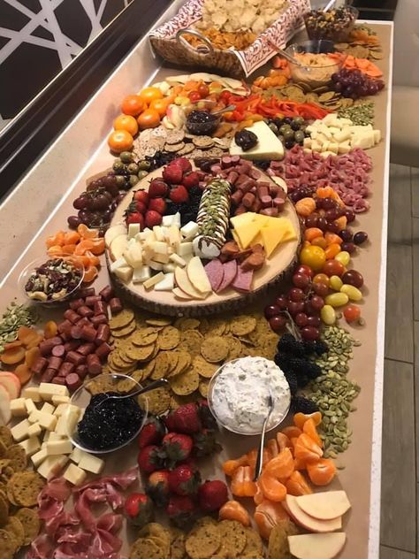 1920s Charcuterie Board, 50th Birthday Food Ideas Appetizers, 1920s Themed Food, Masquerade Food, Roaring 20s Party Food, Hollywood Party Food, Gatsby Party Food, 1920s Party Food, Hollywood Quince