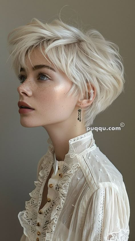 Platinum Blonde Hair At Home, Blonde Hair At Home, Κούρεμα Bob, Hair Bleach, Short White Hair, Platinum Blonde Hair Color, Girls Short Haircuts, Weft Hair Extensions, Fishtail Braid