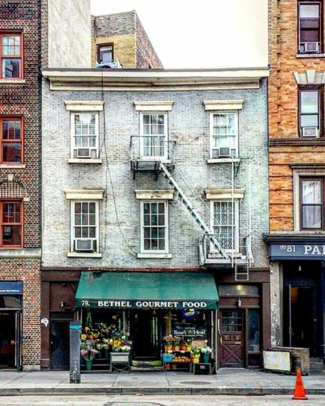 These pretty West Village-streets with old buildings and classic delis ❤️ (79 Greenwich Ave) Photo: @another_part_of_newyork Cool Old Buildings, Row Of Buildings, Old Town Buildings, Old Downtown Buildings, Old City Buildings, Old Buildings Aesthetic, Brooklyn Buildings, Old Apartment Building, Street With Buildings