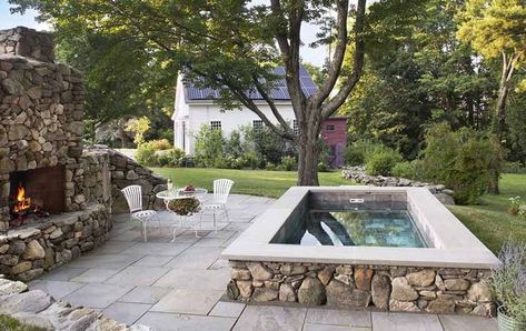 Pool Farmhouse, Soake Pools, Farmhouse Pool, Ideas De Piscina, Kleiner Pool Design, Hot Tub Backyard, Farmhouse Outdoor, Small Pool Design, Small Pools