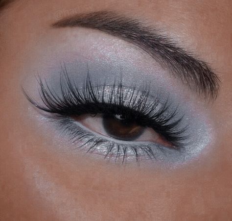 Light Blue Eye Makeup Looks, Ice Blue Eyeshadow, Light Blue Eye Shadow Looks, Light Blue Glam Makeup, Light Blue Hoco Makeup, Dusty Blue Eye Makeup, Light Blue Quinceanera Makeup, Soft Blue Eyeshadow, Light Blue Eyeshadow Looks