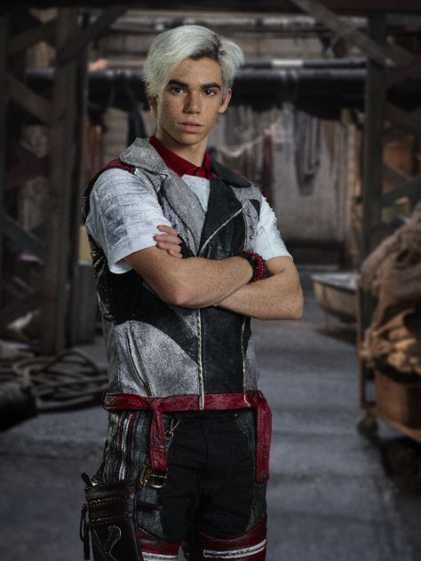 Carlos Costume, Carlos Descendants, Cameron Boyce Descendants, Cameron Boys, Descendants Characters, Disney Channel Descendants, Descendants Cast, Descendants 2, Disney Channel Stars