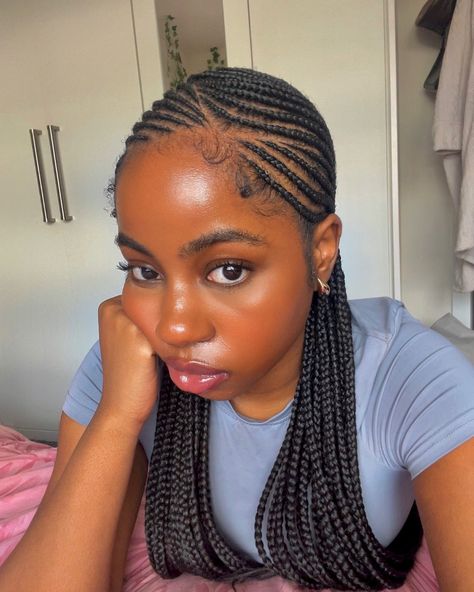 Something about cornrows #aliciakeysbraids #cornrowstyles Doechii Cornrows, Layered Cornrows, Cornrows With Extensions, Small Cornrows, Alicia Keys Braids, Cornrows Braids For Black Women, Cornrows Styles, Feed In Braids Hairstyles, Wallpaper Landscape