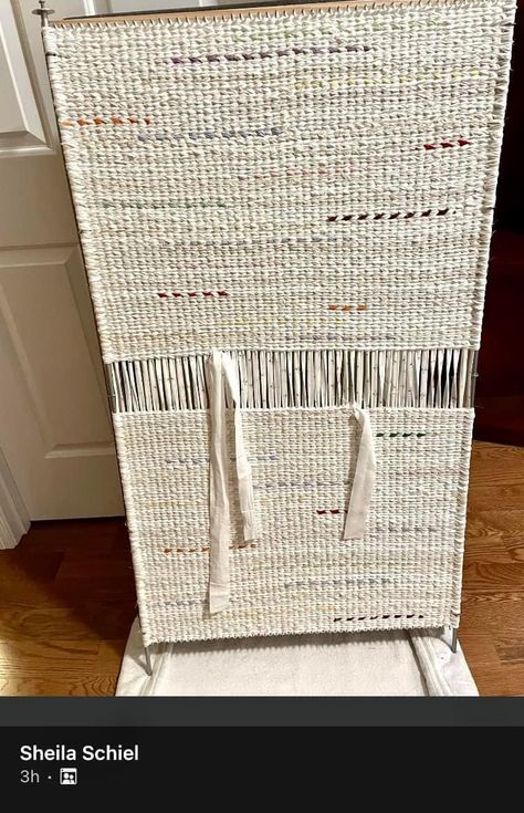 Rug Weaving Loom, Weaving Patterns Loom, Carpet Diy, Rag Rug Diy, Weaving Book, Rug Loom, Inkle Weaving, Peg Loom, Folded Fabric Ornaments