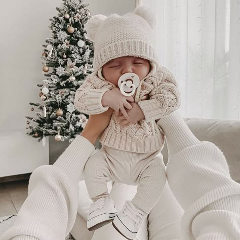 Winter Newborn, Baby Inspiration, Foto Baby, Sleep Aid, Boucle Fabric, Newborn Outfit