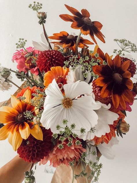 Wedding Boquets 2024, Fall Zinnia Bouquet, Flower Arrangements Zinnias, 70s Wedding Bouquet, Cosmos Flower Bouquet, Fall Bridesmaid Bouquet, Fall Flower Bouquets, Autumnal Flowers, Cut Flower Farm