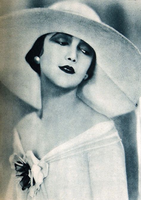 Jetta Goudal, Silent Film Stars, Flapper Girl, Jazz Age, Silent Movie, Silent Film, Downton Abbey, Belle Epoque, Vintage Beauty