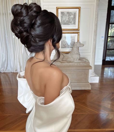 Up Dos For Prom, Wedding Hair Up, Bridal Hair Inspiration, Up Dos, Bridal Hair Updo, Elegant Wedding Hair, Long Hair Wedding Styles, Wedding Hair Inspiration, Bridal Hair And Makeup