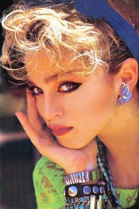 June 16, 1984: "Borderline" becomes Madonna's first Top Ten hit when it peaks at number 10. Contemporary critics and authors applauded the song, calling it harmonically the most complex track from Madonna and praising its dance-pop nature. Madonna Borderline, Madonna Young, Madonna 80s, Jaclyn Smith, Oil Diffuser Blends, Modern Hairstyles, Jolie Photo, Music History, Hollywood Glamour