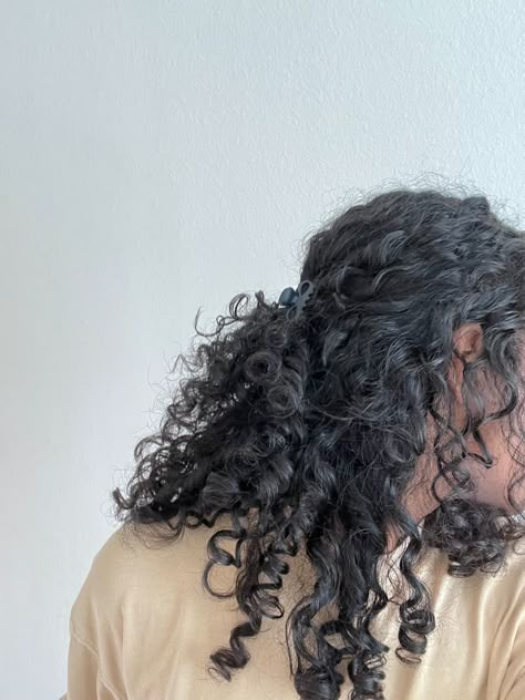 Curly Hair Styles Indian Women, Curly Hair Photography, Curly Hair Aesthetic Pictures, Curly Hair Desi, Indian Curly Hair, Kerala Girl Aesthetic, Indian Curly Hair Aesthetic, Long Curly Hair Aesthetic Faceless, Kerela Girls Aesthetic