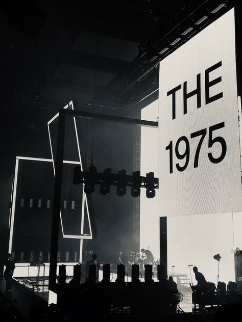 The 1975 Wallpaper, The 1975 Concert, 90s Wallpaper Hip Hop, Gambar One Direction, Sea Wallpaper, The 1975, Homescreen Wallpaper, Aesthetic Themes, White Aesthetic