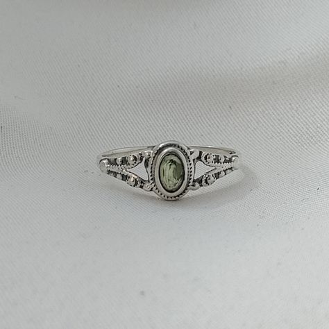 Silver Rings For Women Unique Antique, Silver Jewelry Women, Silver Crystal Ring, Everyday Silver Rings, Hippie Engagement Ring Silver, Silver Peridot Ring, Silver Green Jewelry, Green And Silver Ring, Unique Rings Silver