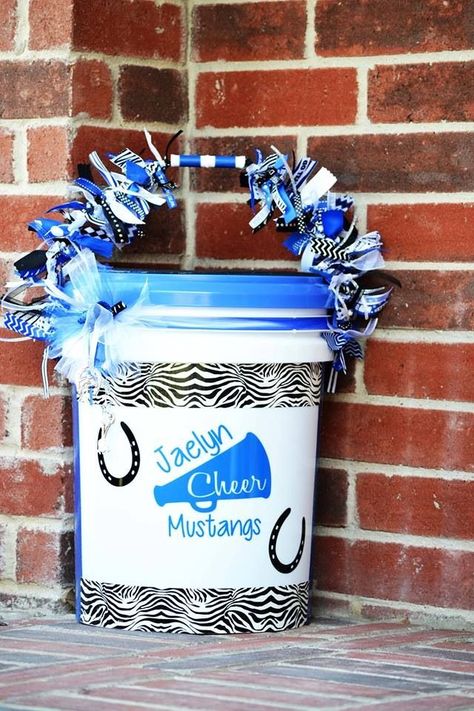 Cheerleading Buckets Ideas, Cheer Buckets Ideas, Peewee Cheerleading, Peewee Cheer, Cheer Buckets, Cheer Crafts, Cheerleader Party, Bucket Crafts, Cheer Bows Diy