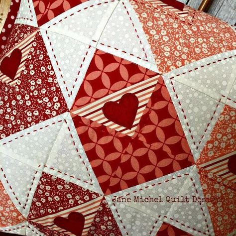 Mini Quilt Blocks, Heart Quilt Pattern, Valentines Pillows, Quilt Square Patterns, Beginner Quilt Patterns, Holiday Quilts, Star Quilt Blocks, Patchwork Quilt Patterns, Valentine Love